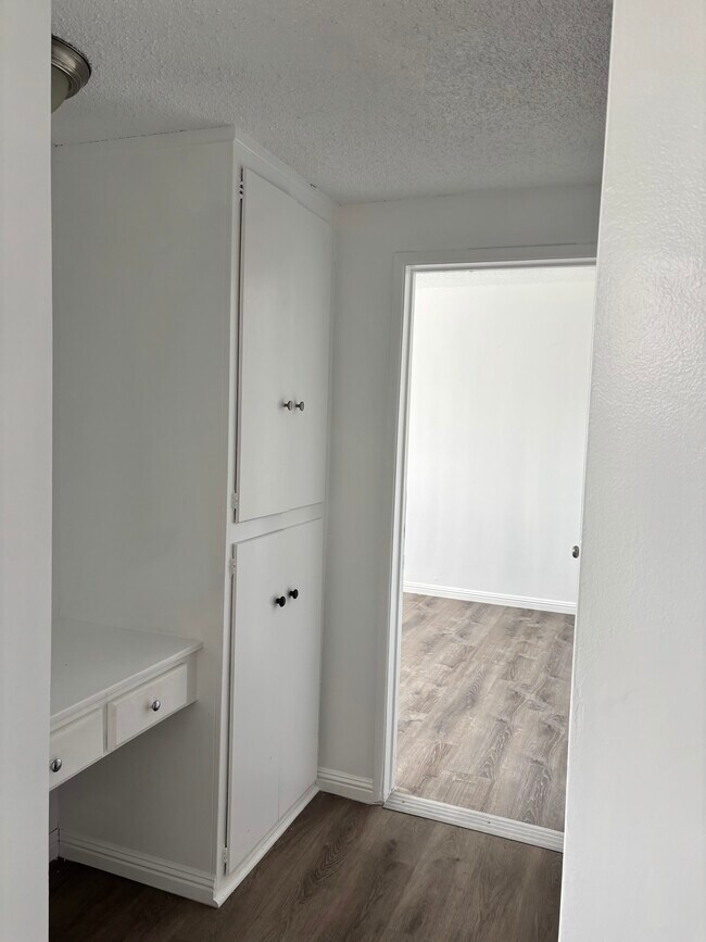 Foto del edificio - 1443 W 81st St