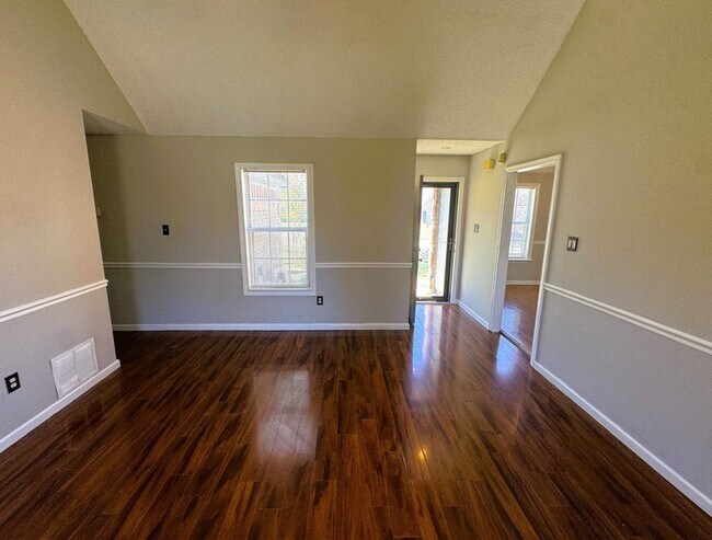 Foto del edificio - 5376 Ragan Ridge Dr