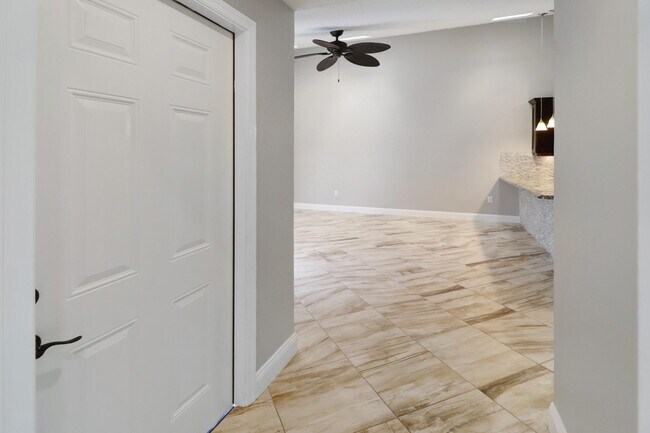 Building Photo - 9713 Boca Gardens Pkwy