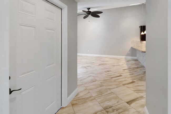 Foto del edificio - 9713 Boca Gardens Pkwy
