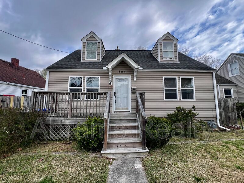 Primary Photo - 306 E Leicester Ave