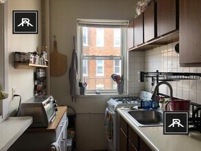 Building Photo - 227 Kelton St