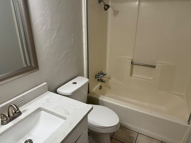 Building Photo - 3509 Stoneridge Dr