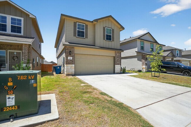 Foto del edificio - Move-In Ready 4-Bedroom Home Near Parks, G...