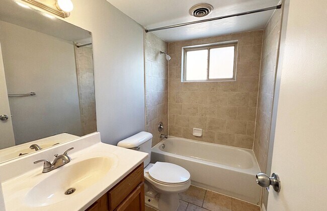 Foto del edificio - 559 Lowell Ave