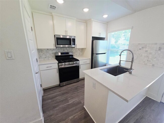 Building Photo - 6103 Calmar Cove