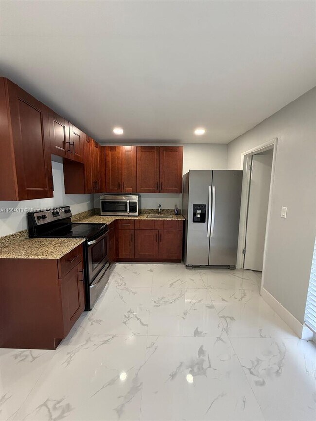 Building Photo - 2031 SW 63rd Ave