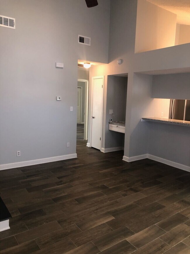 Building Photo - Charming Condo in Churchland Southwest
