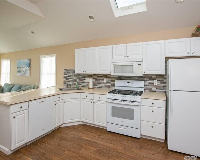Building Photo - 503 Venetian Blvd