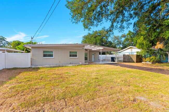 Building Photo - Beautifully Renovated Home For Rent in Tampa!