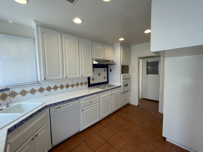 Building Photo - 6244 Calvin Ave