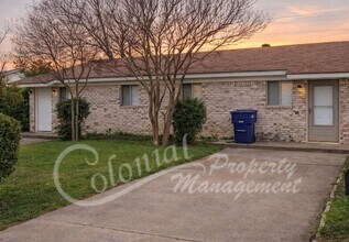 Building Photo - 504 Sunset Ln
