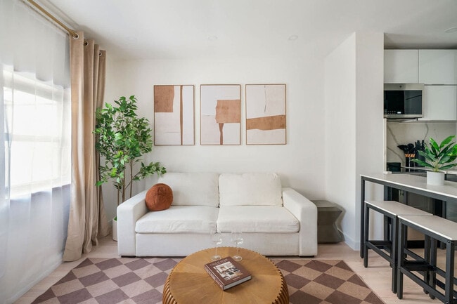 Foto del edificio - 317w E 14th St