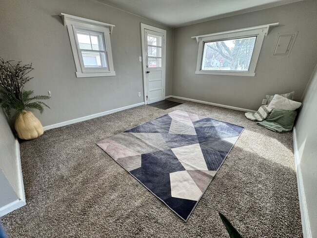 Foto del edificio - 2 bed, 1 bath home for rent in Waterloo