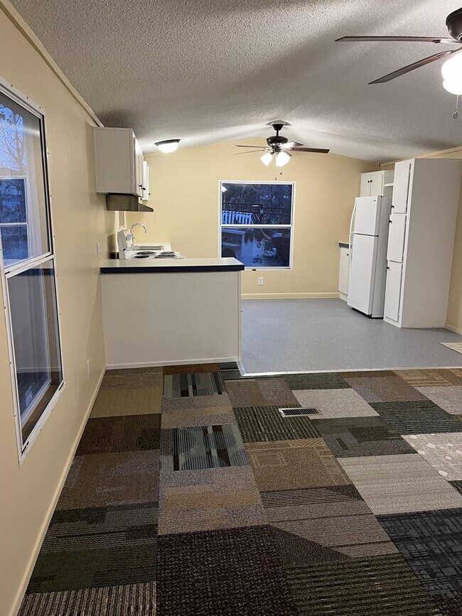Foto del edificio - 126 Meadow Ln