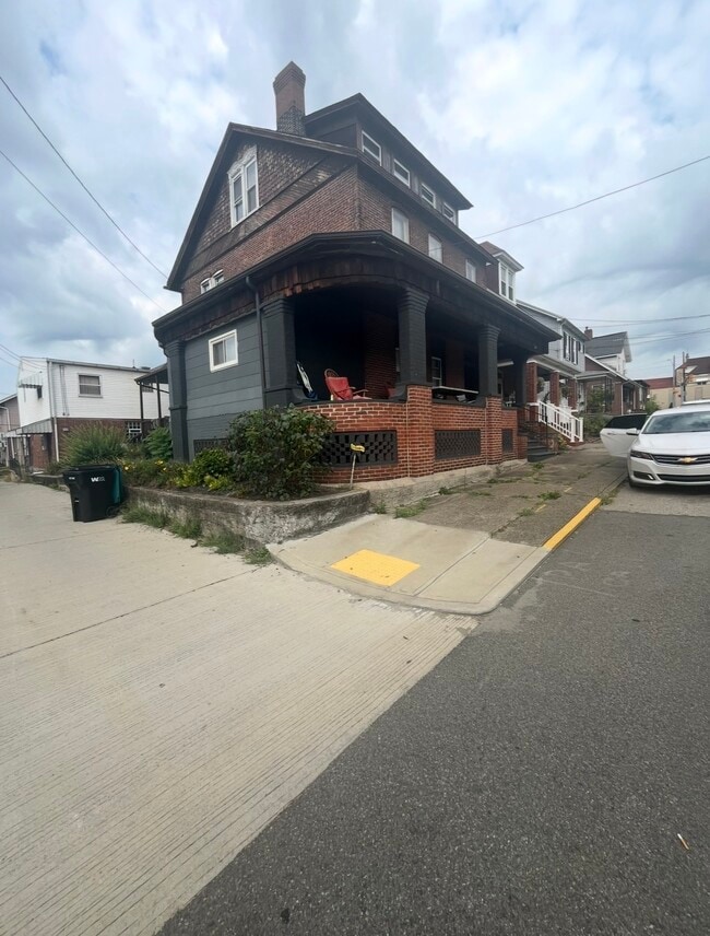 Building Photo - 915 Corbet St