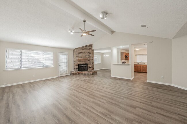 Building Photo - Single story 3 bedroom in Southwest Fort Worth