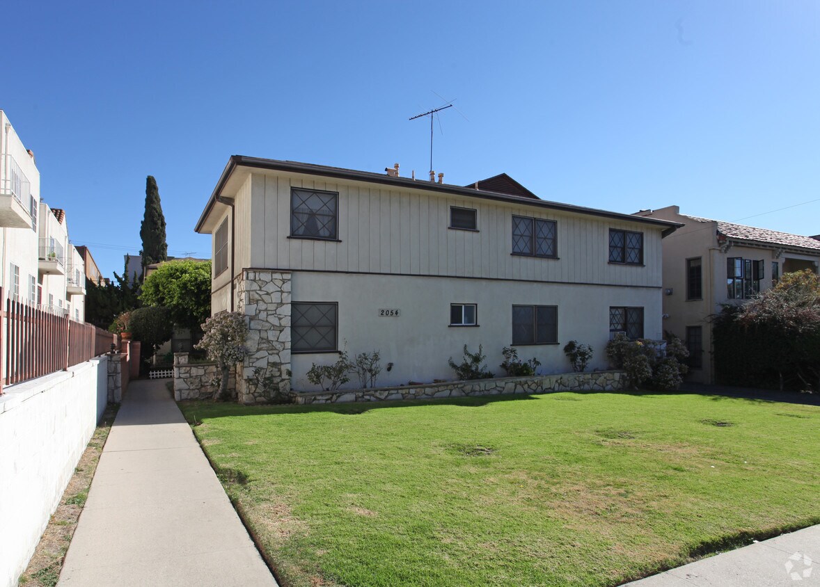 Building Photo - 2054 Dracena Dr