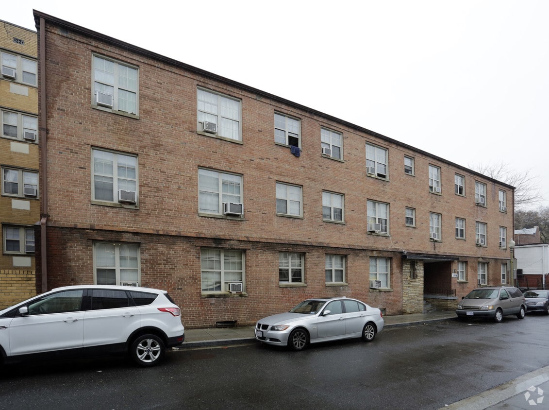 Building Photo - Center St Apartments