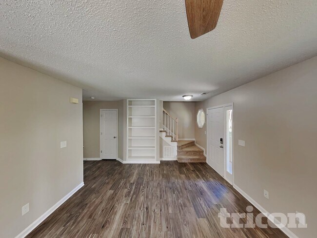 Foto del edificio - 1705 Glenn Meade Dr