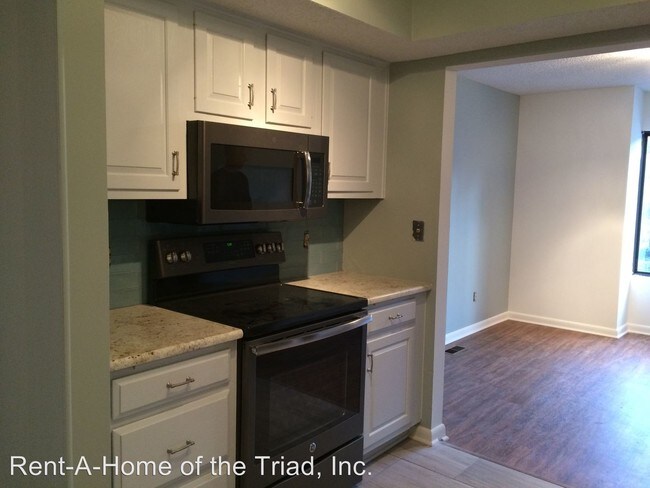 Foto del edificio - 2449 Cypress Ct