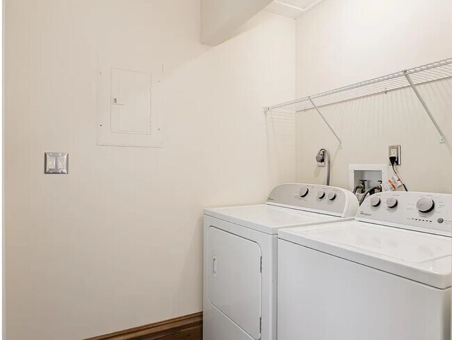 Foto del edificio - 6019 McPherson