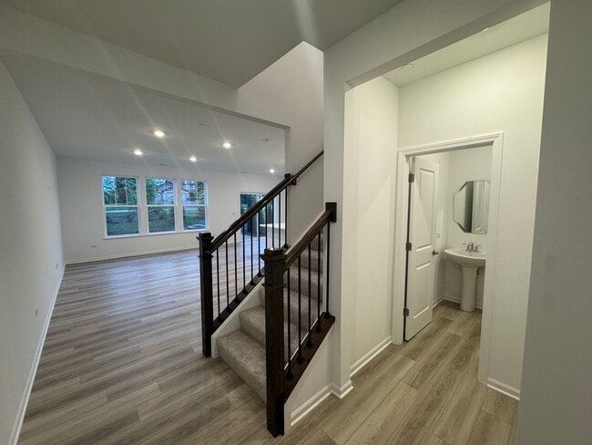Building Photo - 14849 S Hillside Dr
