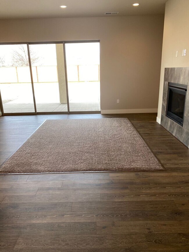 Building Photo - $2395 - MODERN - LARGE YARD - GRANITE - ST...