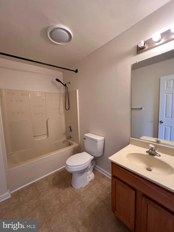 Building Photo - 222 Pony Cir