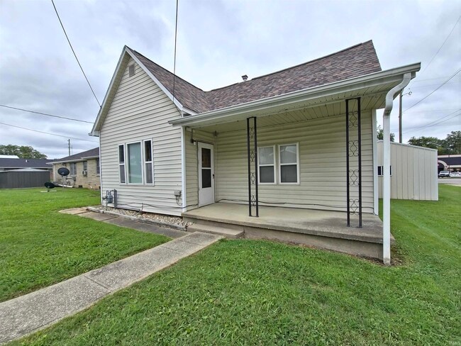 Building Photo - 108 S Oak St