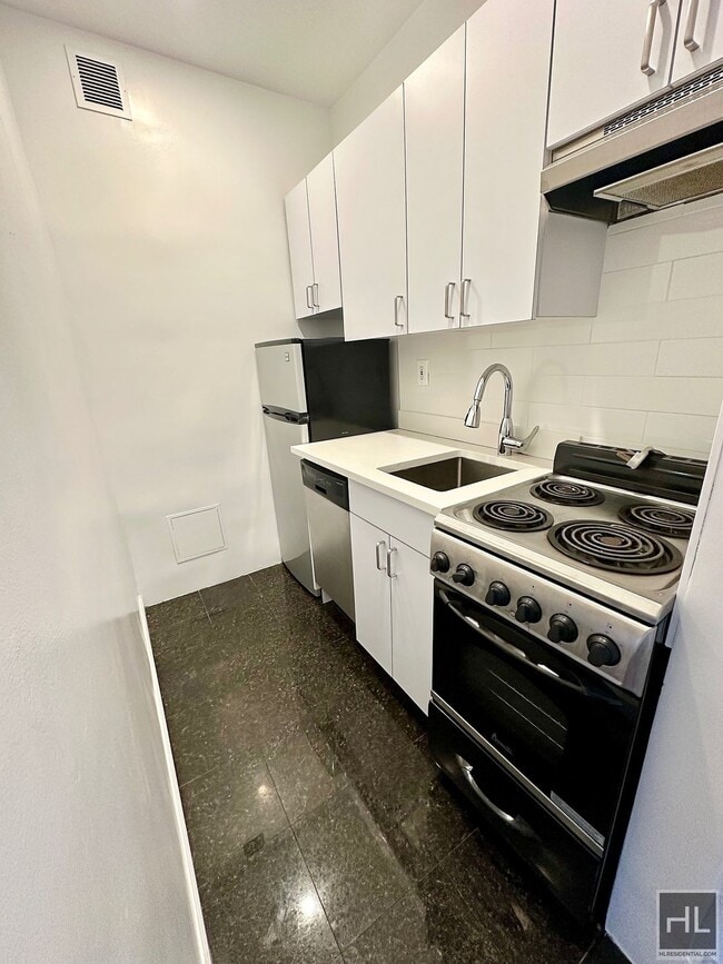 Building Photo - WEST 73 STREET