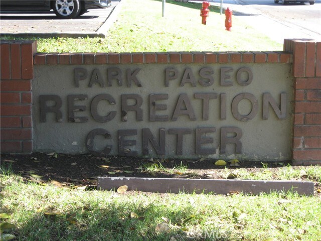 Building Photo - 2 Alba W