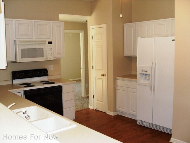 Building Photo - 2 br, 2 bath House - 15270 Flower Way