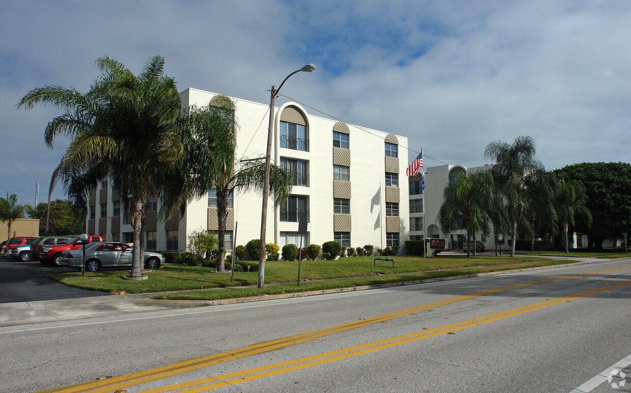 Foto del edificio - Key Plaza Apartments