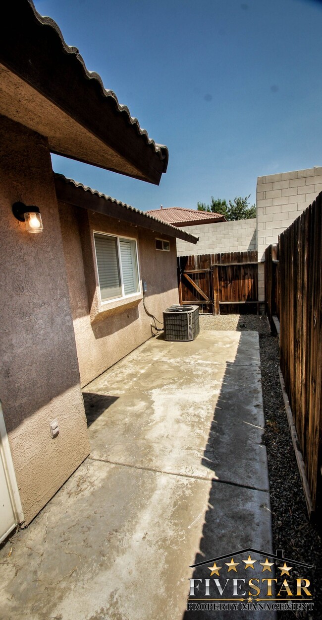 Foto del edificio - 618 Spring Meadow Ct