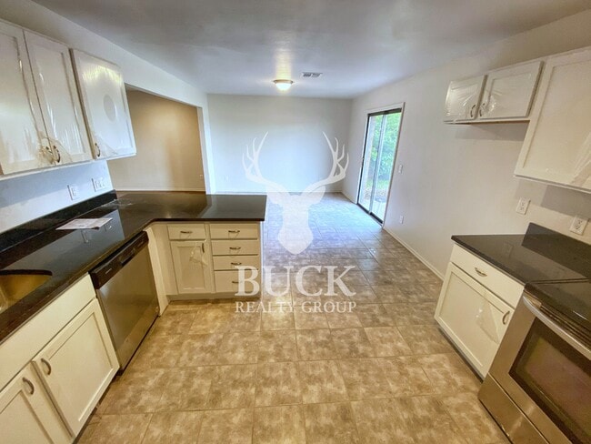 Building Photo - 11300 Cimarron Dr