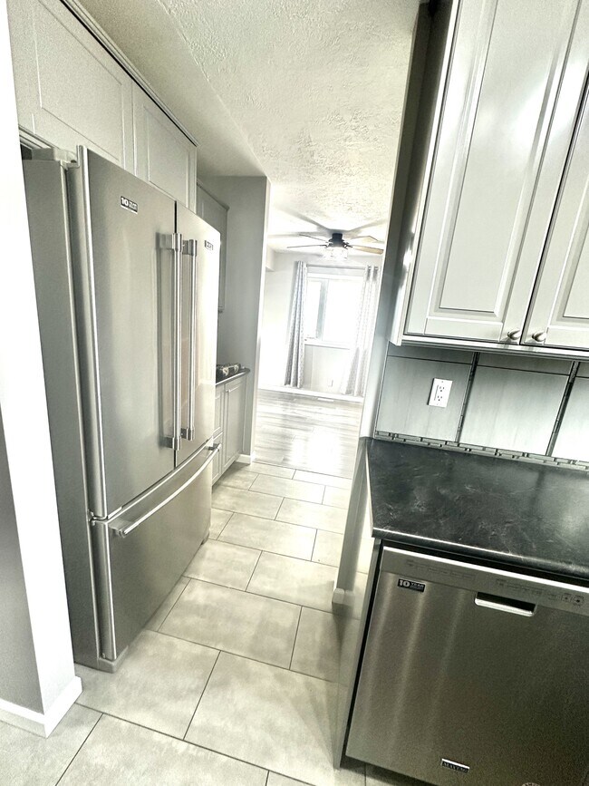 Photo du bâtiment - 8815-878A 78a St