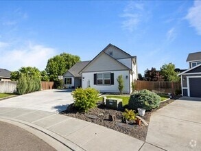 Building Photo - 617 Esperanza Ct