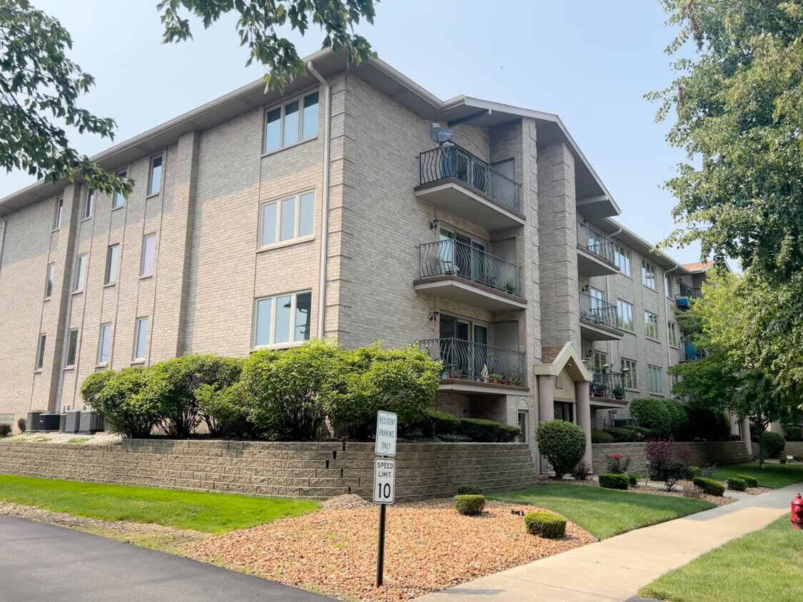 Primary Photo - 10418 S Keating Ave