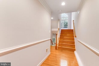 Building Photo - 213 Oak Knoll Terrace