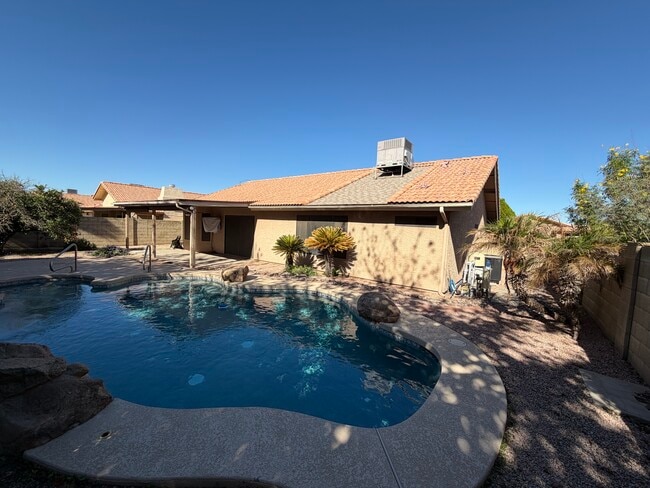 Building Photo - 5453 E Emerald Ave