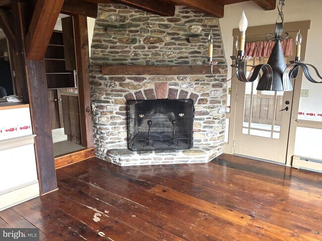 Foto del edificio - 574 Cinder Rd