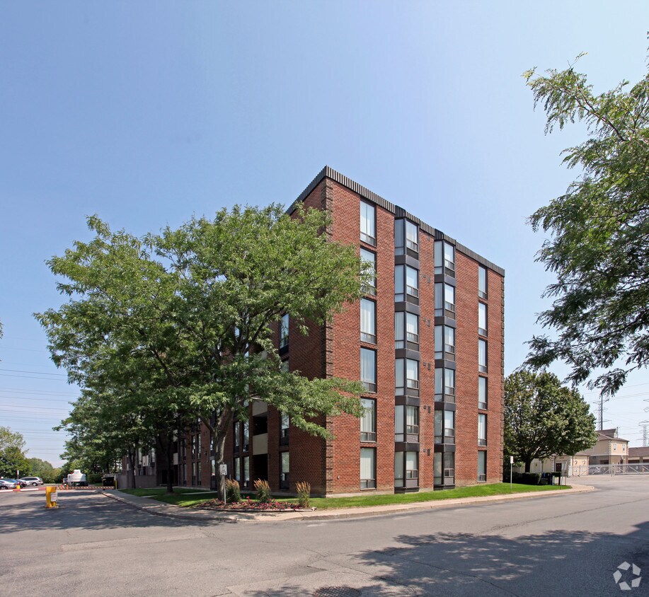 Village at the Pines Apartments 1540 Pickering Pky Pickering, ON