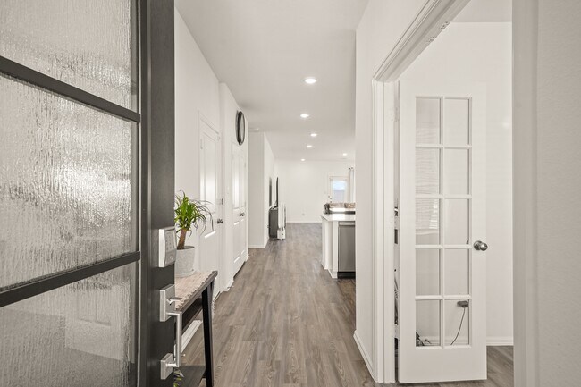 Building Photo - 3019 Live Springs Ct