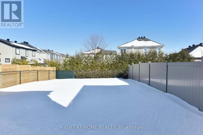 Building Photo - 598 Malahat Way