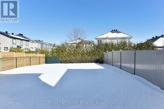 Photo du bâtiment - 598 Malahat Way