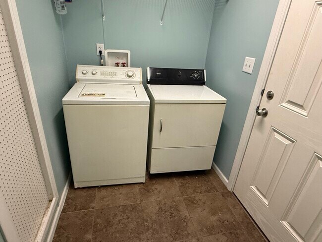 Foto del edificio - 128 Park Blvd