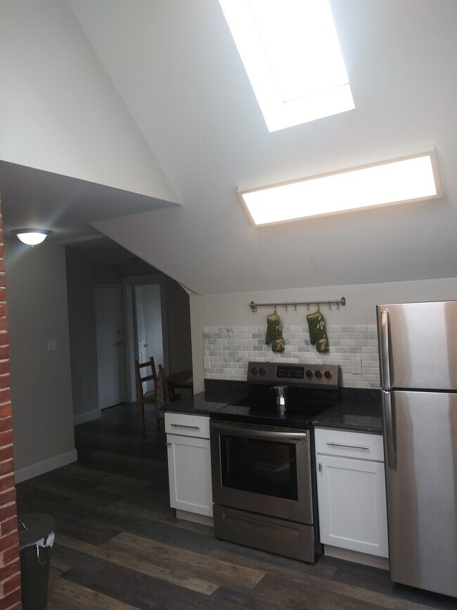 Building Photo - 254 Orchard St