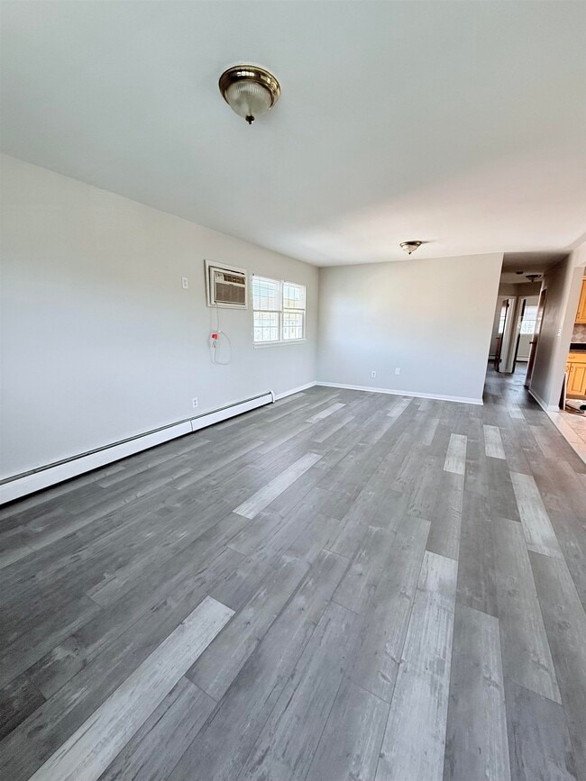 Building Photo - 428 73rd St