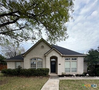 Building Photo - 1734 Oak Forest Dr
